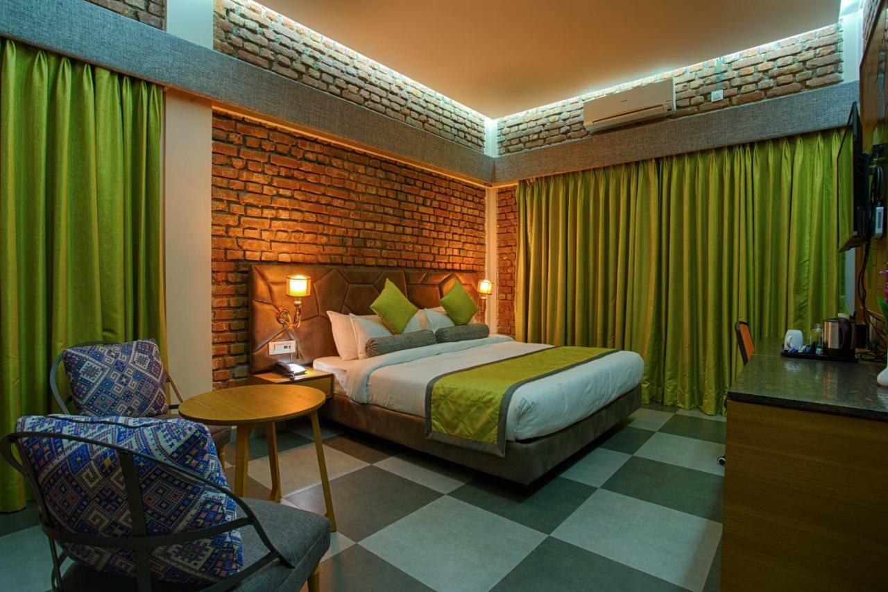 Four Vedas Hotel & Resort Siliguri Exterior foto