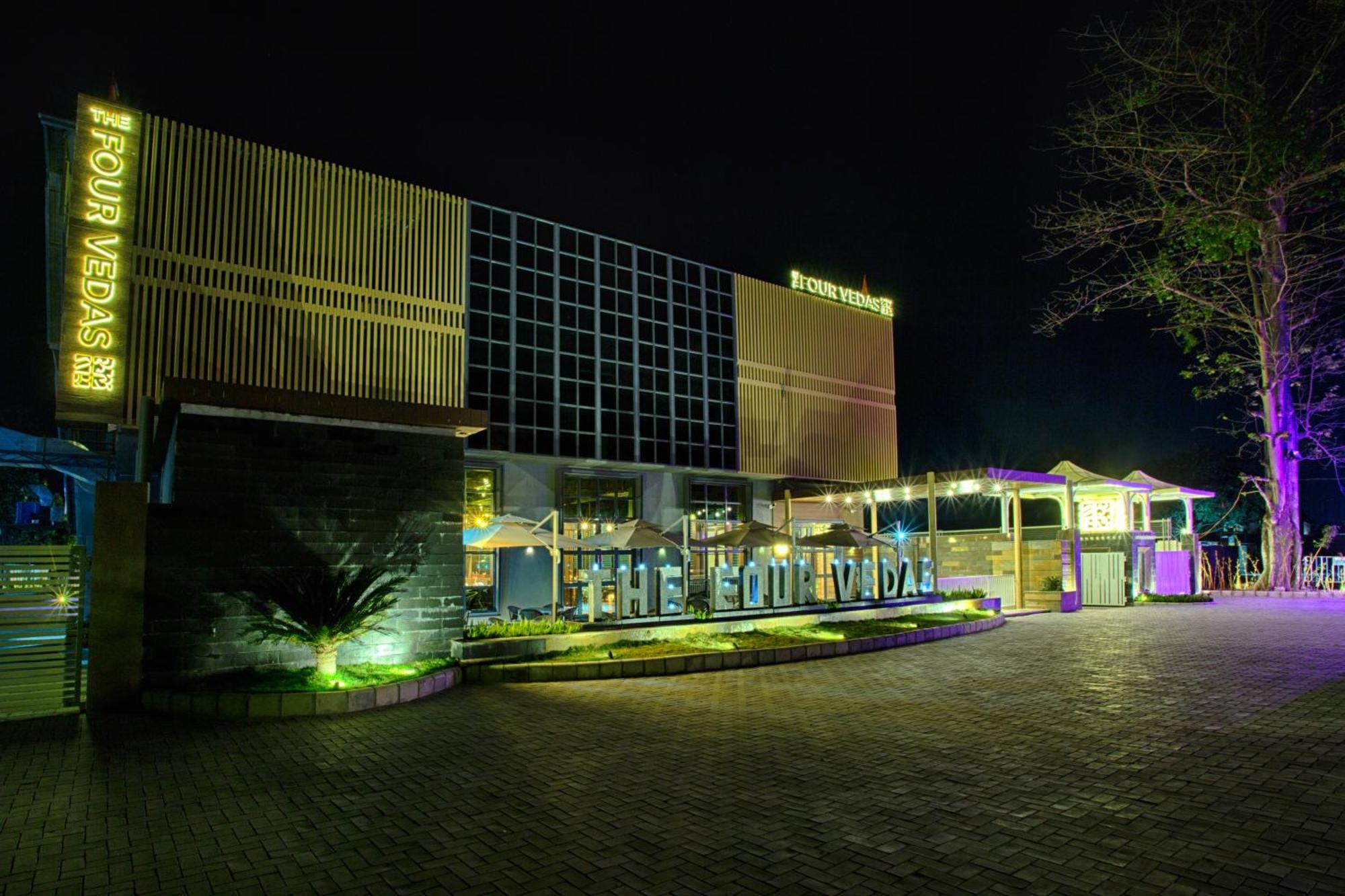 Four Vedas Hotel & Resort Siliguri Exterior foto